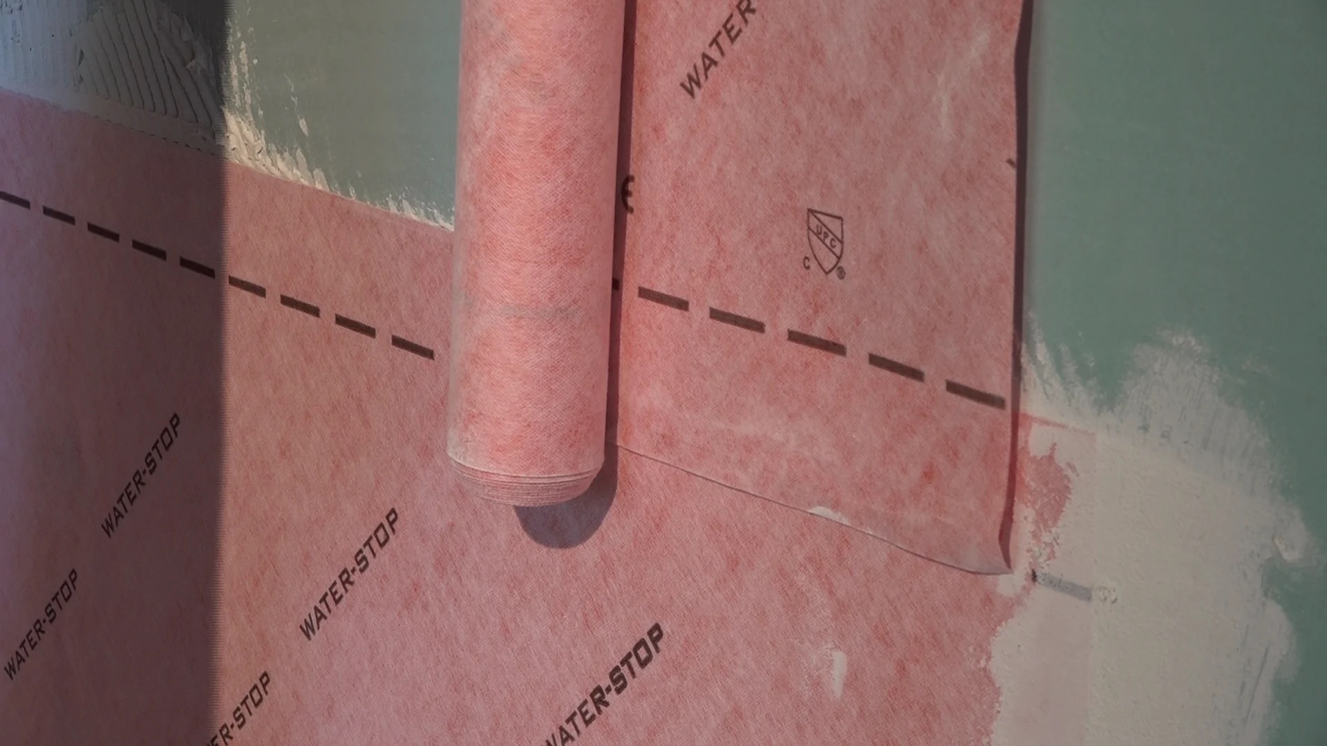 Dampfbremse richtig herum verlegen – Detailaufnahme