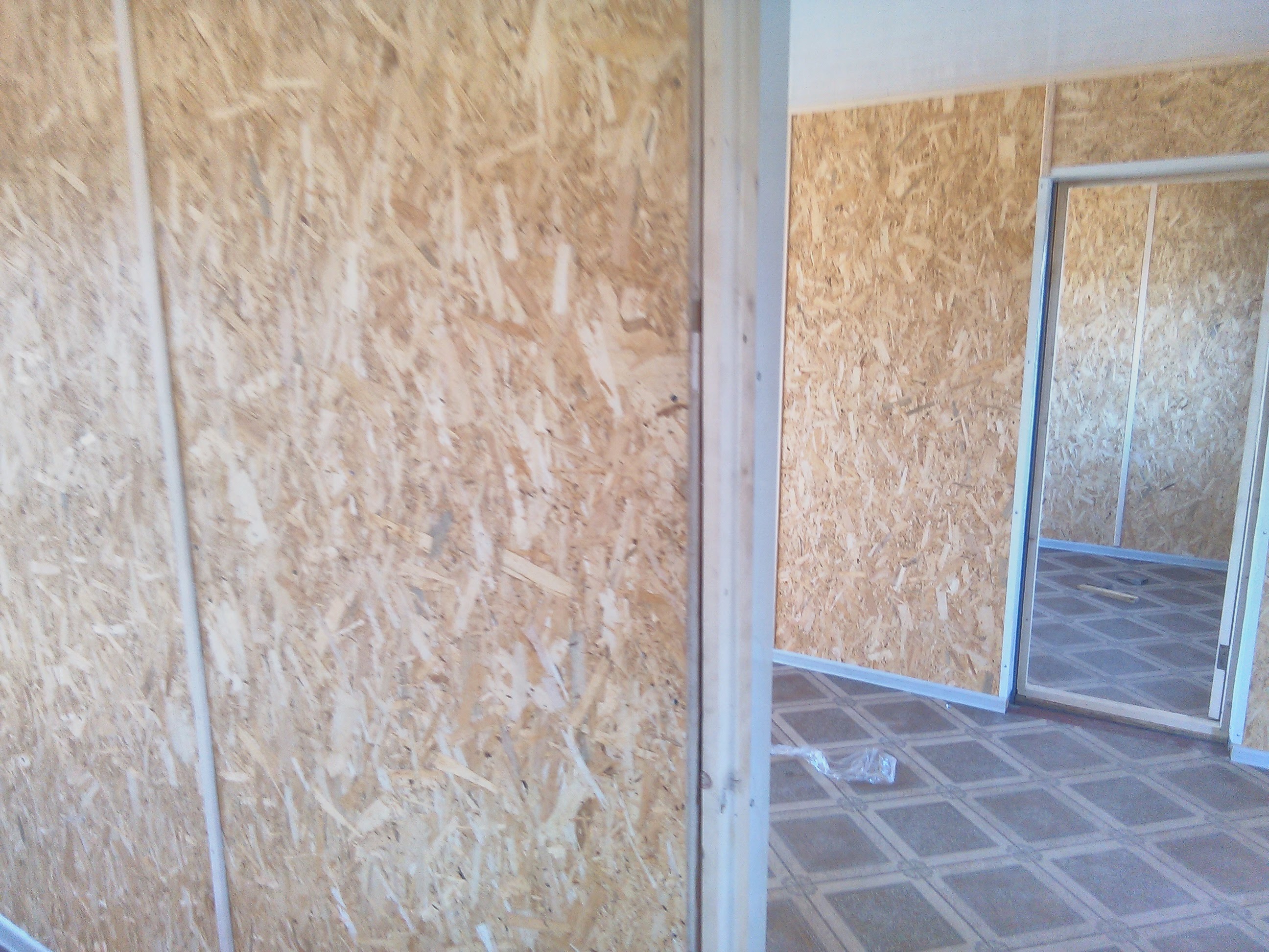 Innenraum eines modularen Werkstattcontainers