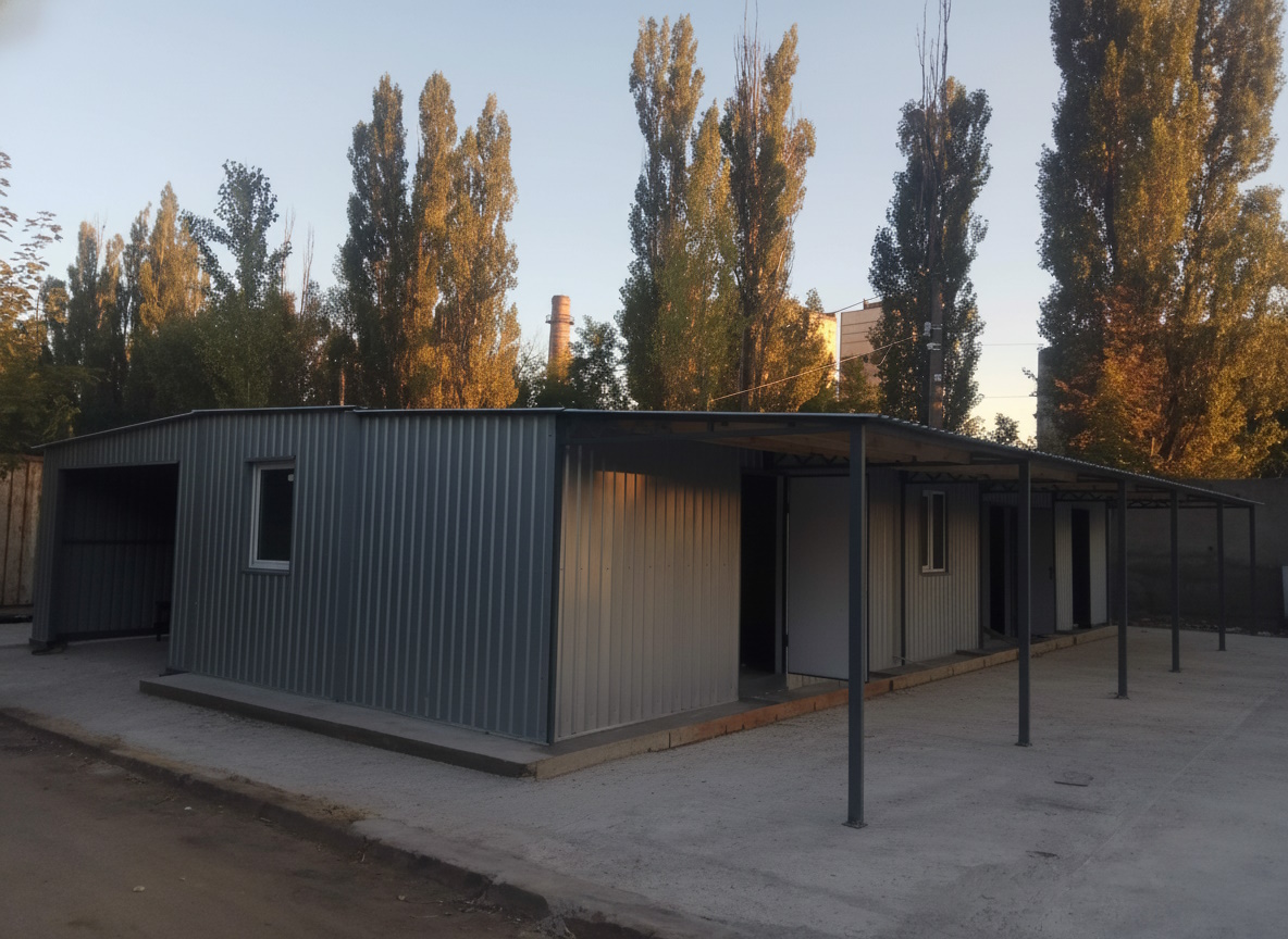 Langes Modulgebäude mit Büro, Labor und Technikraum