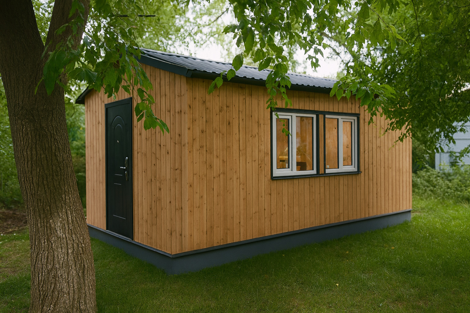 OSB- oder Plattenverkleidung in Werkstatt oder Hobbyraum